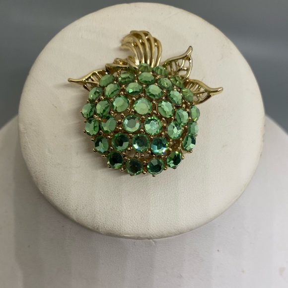 Jewelry - Vintage rhinestone brooch